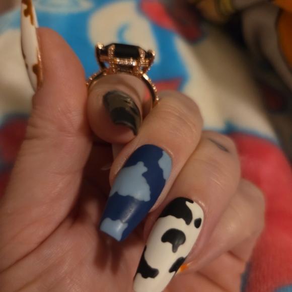 Black Onyx Cubic Zirconia Ring with Rose Gold Plating Size 7 - Picture 2 of 3